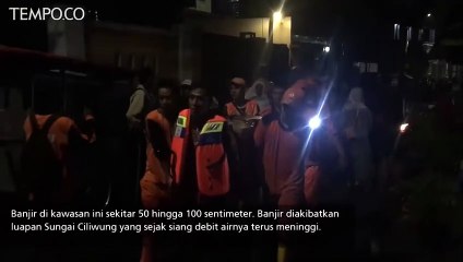 Banjir Mulai Merendam Pemukiman  di Pengadegan, Warga Mengungsi