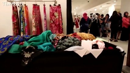 Hari Terakhir Debenhams, Pengunjung Ramai Sejak Jam 10 Pagi