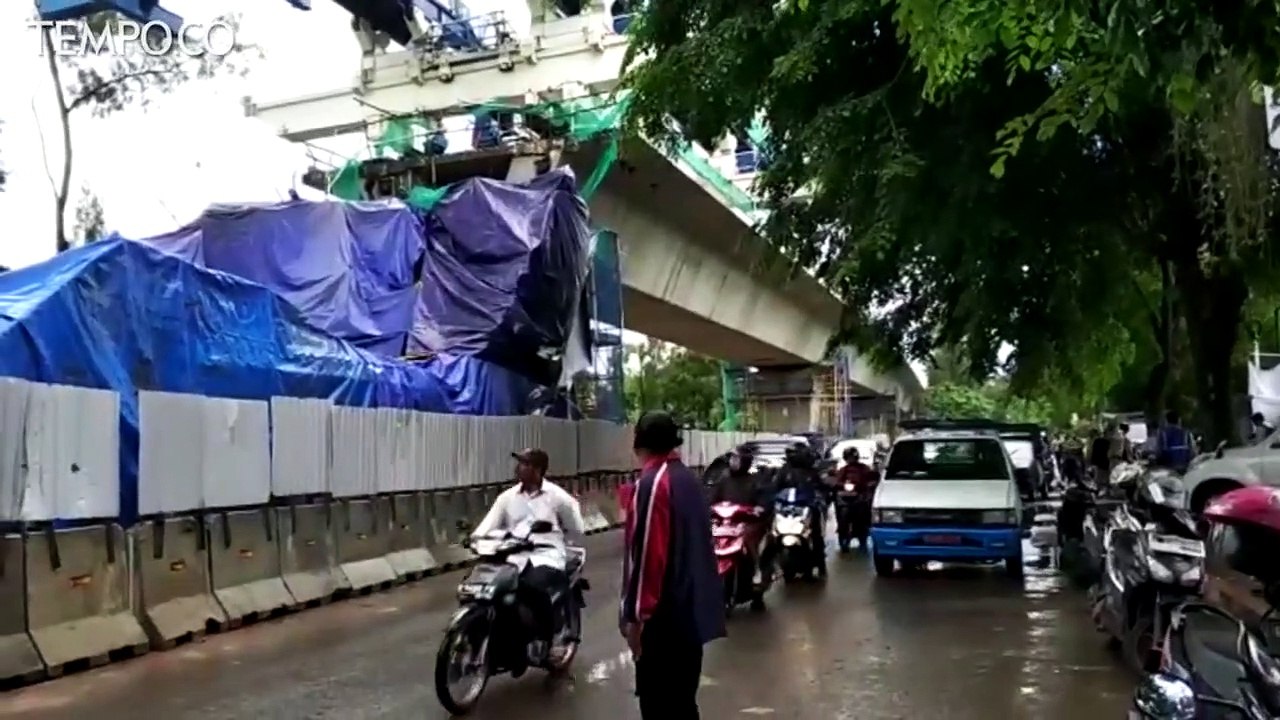 Konstruksi LRT Kelapa Gading Roboh, Pekerja Jadi Korban