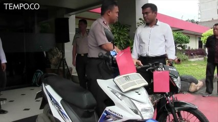 下载视频: Melawan Saat Akan Ditangkap, Polisi Tembak Mati Residivis