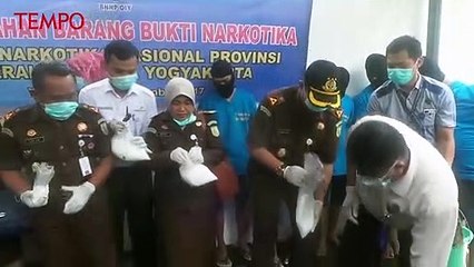 下载视频: BNN Provinsi Yogyakarta Musnahkan Sabu Seberat 3 Kg