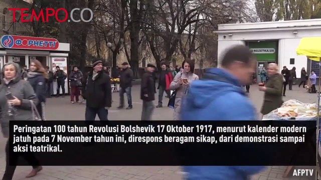 Telanjang Dada, Wanita Aktivis Ini Serukan Revolusi