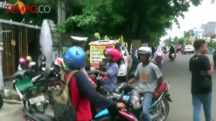 Polisi Gembosi Kendaraan Pengendara yang Hindari Operasi Zebra