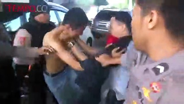 Unjuk Rasa Mahasiswa di Makassar Menolak Freeport Ricuh