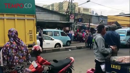 Keruwetan Tanah Abang, Salah PKL atau Pejalan Kaki?