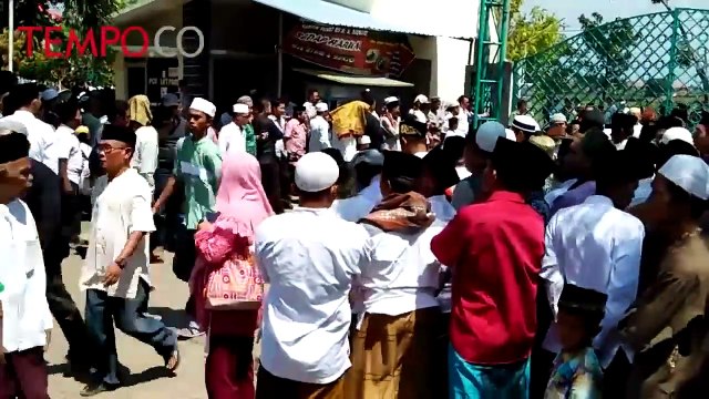 Ribuan Pelayat Iringi Pemakaman Wali Kota Pekalongan Achmad Alf Arslan Djunaid