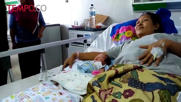 Lahir Tepat di Tanggal 17 Agustus, 5 Bayi di Brebes Dapat Hadiah dari Bupati