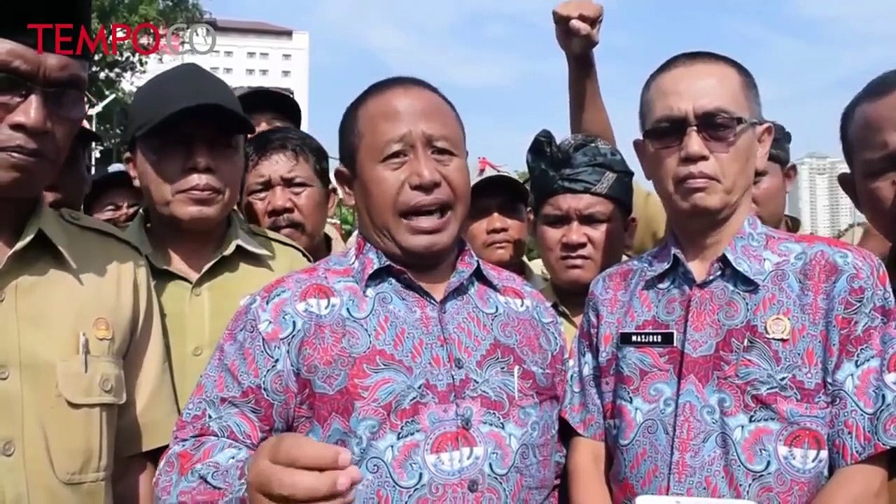 Tagih Janji Jokowi Ribuan Perangkat Desa Se Indonesia Demo Istana Video Dailymotion 