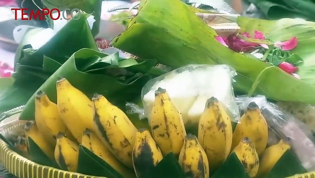 Sultan HB X Dilantik, Warga Yogyakarta Potong Tumpeng
