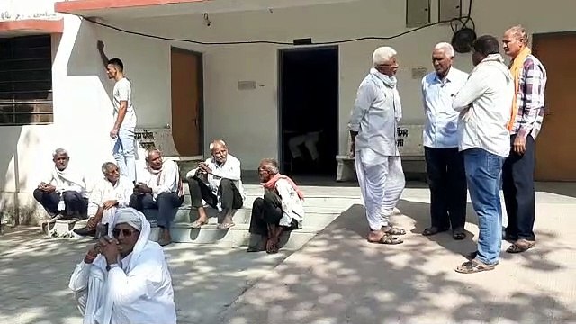 जमीन को लेकर अपनों से विवाद पर अवसाद में खाया जहर