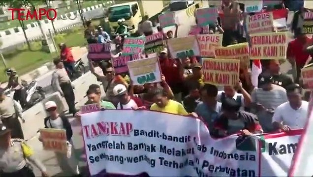 Demo Ratusan Sopir Taksi Online: Kembalikan Bonus Kami