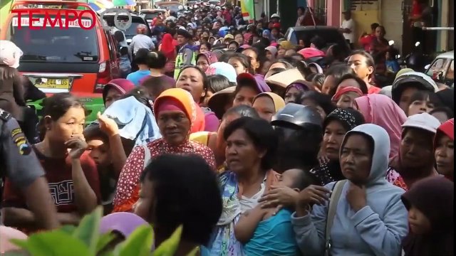 Ribuan Warga Mengular Antre Daging Kurban Masjid Agung Kauman Semarang