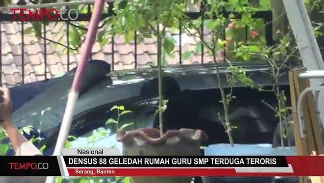 Densus 88 Geledah Rumah Guru SMP Terduga Teroris