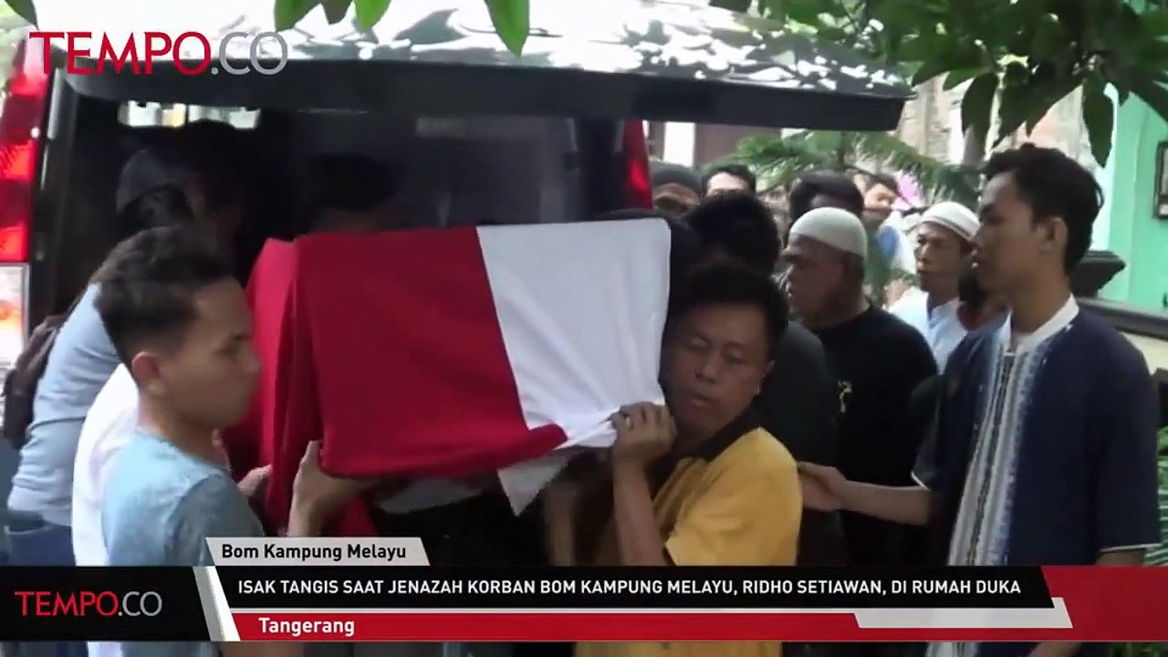 Isak Tangis Pecah Saat Jenazah Korban Bom Kampung Melayu Tiba Di Rumah ...