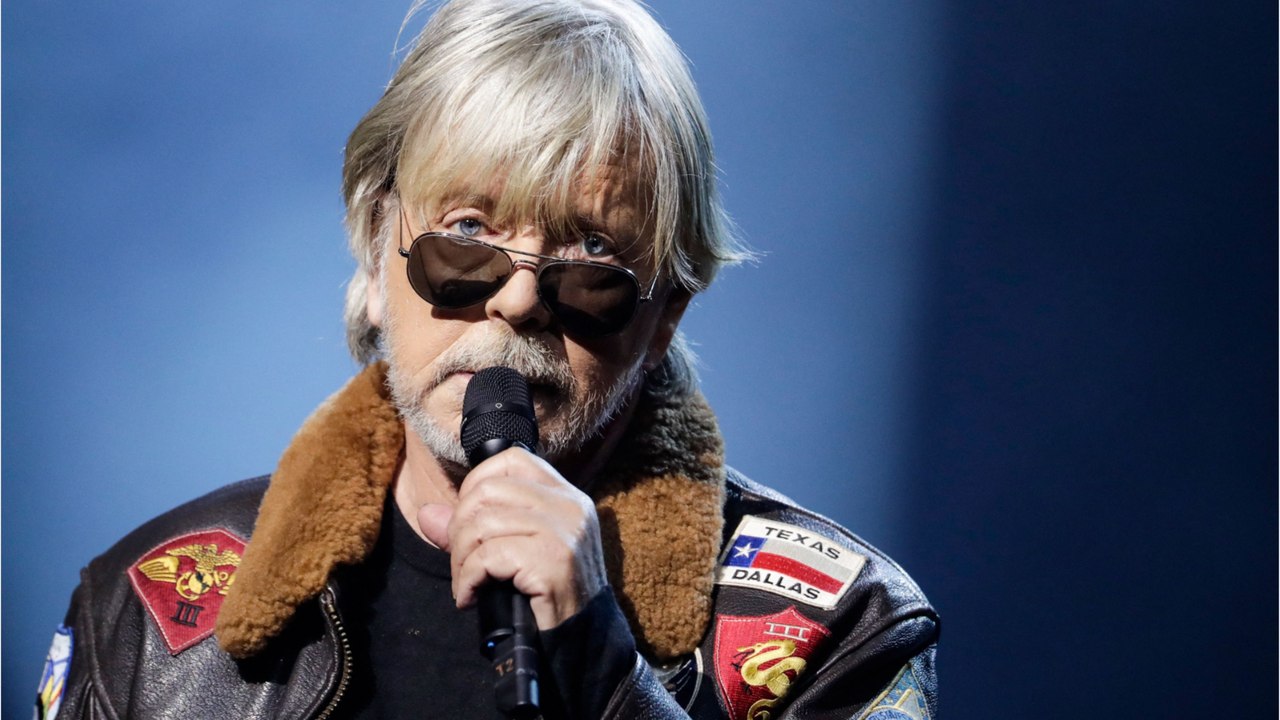 Voici - NRJ Music Awards : ce célèbre chanteur français qui recevra un trophée d'honneur