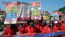 May Day, Buruh Tangerang Bawa Replika Gurita Raksasa Simbol Kapitalis