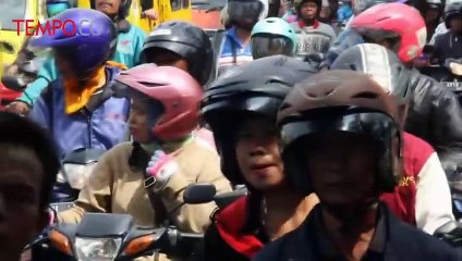 Aksi Buruh PT. Simoplas Tuntut Gaji 13 Bulan Belum Terbayar