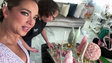 Artificial y con escarcha de nieve: así luce el árbol de Navidad de Adamari López