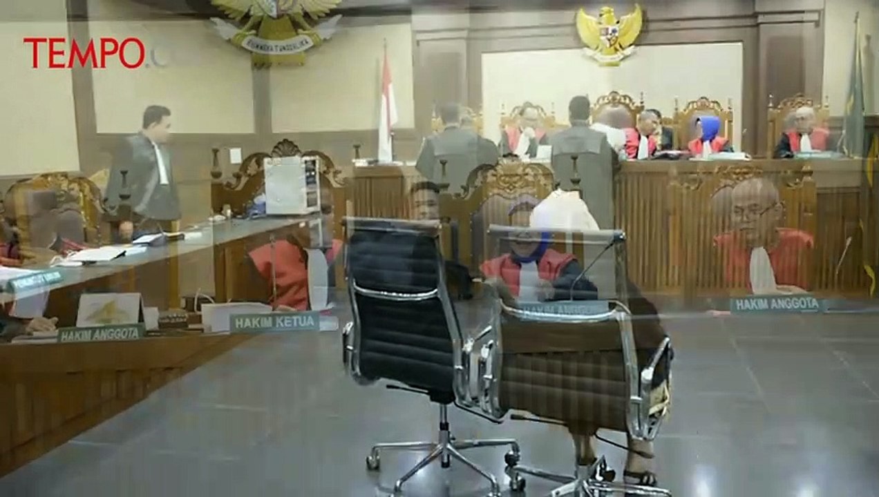 Korupsi Alkes, Siti Fadilah Supari Dituntut 6 T...