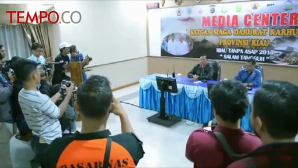 Pesawat Tempur F16 Tergelincir dan Terbalik