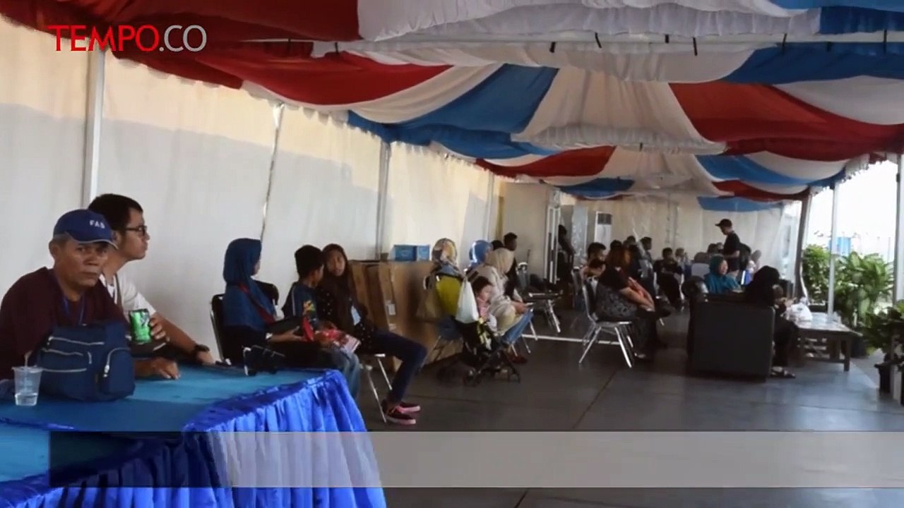 Begini Penampakan Kapal Perang Italia, Warga Antusias Menonton