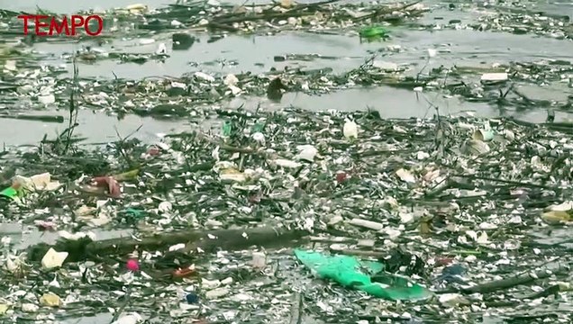 Usai Hujan Deras, Kali Cisadane Dipenuhi Lautan Sampah