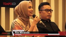 Ria Miranda Tampilkan Tren 70an