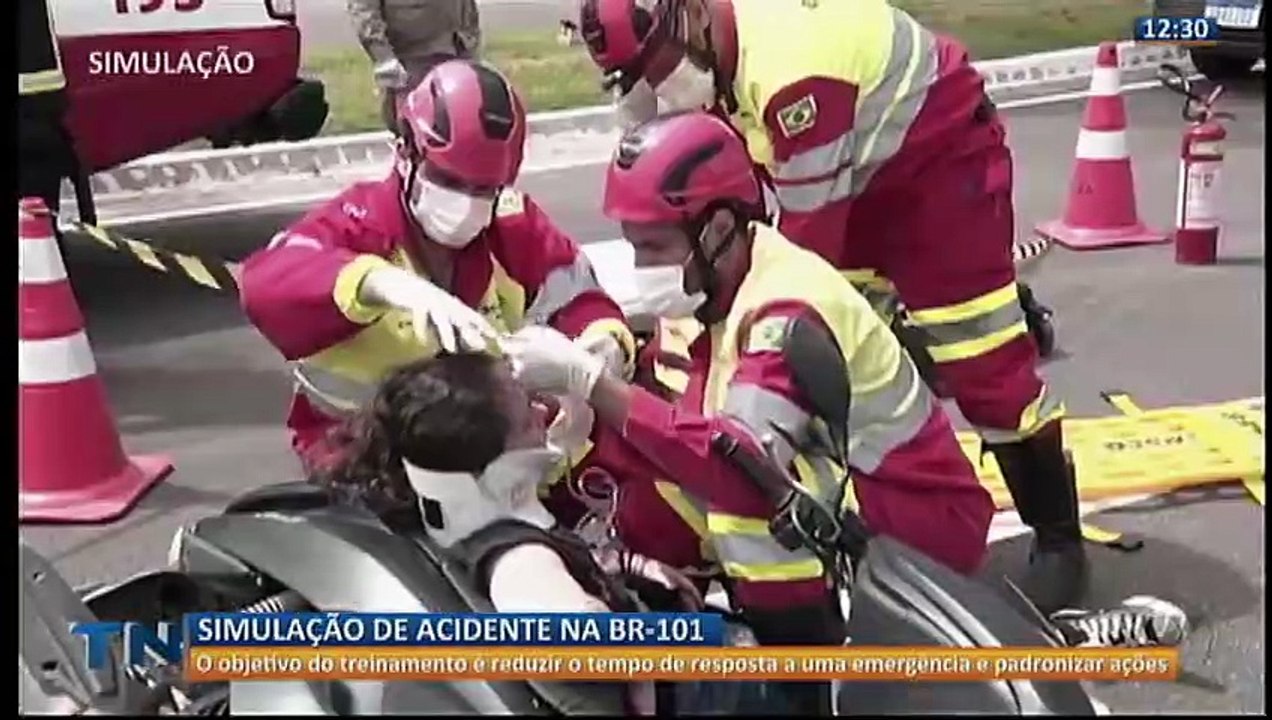 Simulação de acidente na BR-101