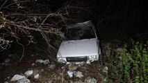 Kastamonu'da yoldan çıkan otomobil 40 metrelik uçuruma yuvarlandı: 2 yaralı