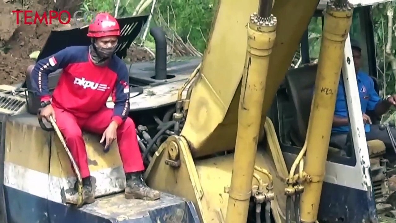 Anjing Pelacak Ikut Mencari Korban Longsor Ponorogo