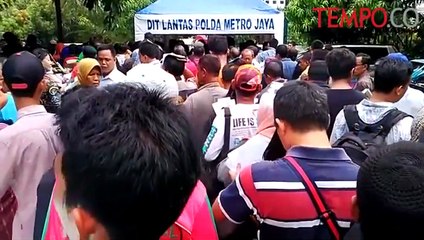 Begini Antrean Warga Menjelang Kenaikan Tarif Baru STNK/BPKB
