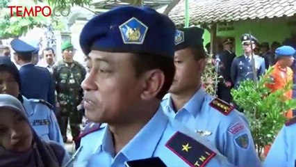 Ibu Ini Syok saat Jenazah Korban Pesawat Hercules Disemayamkan