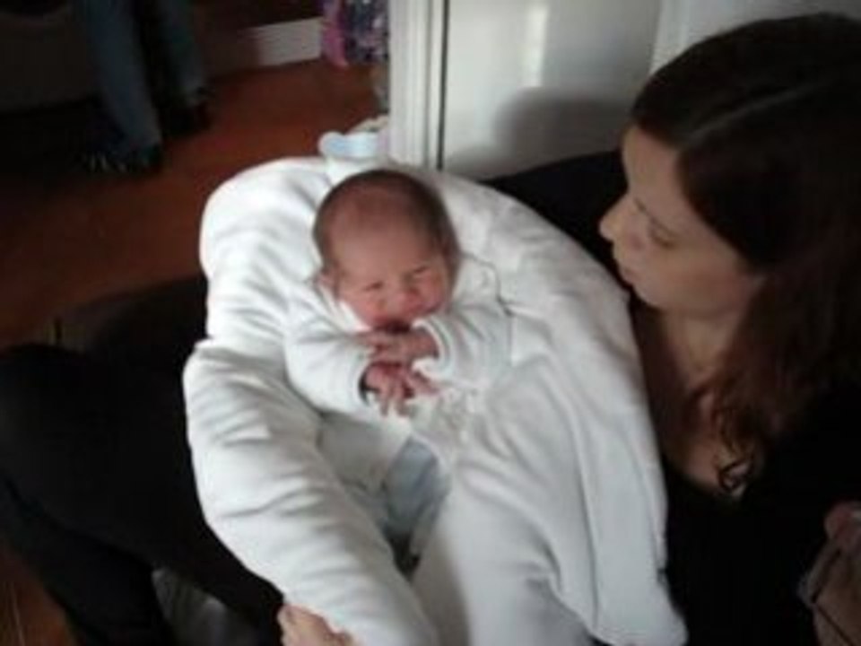 antoine dans les bras de sa maman