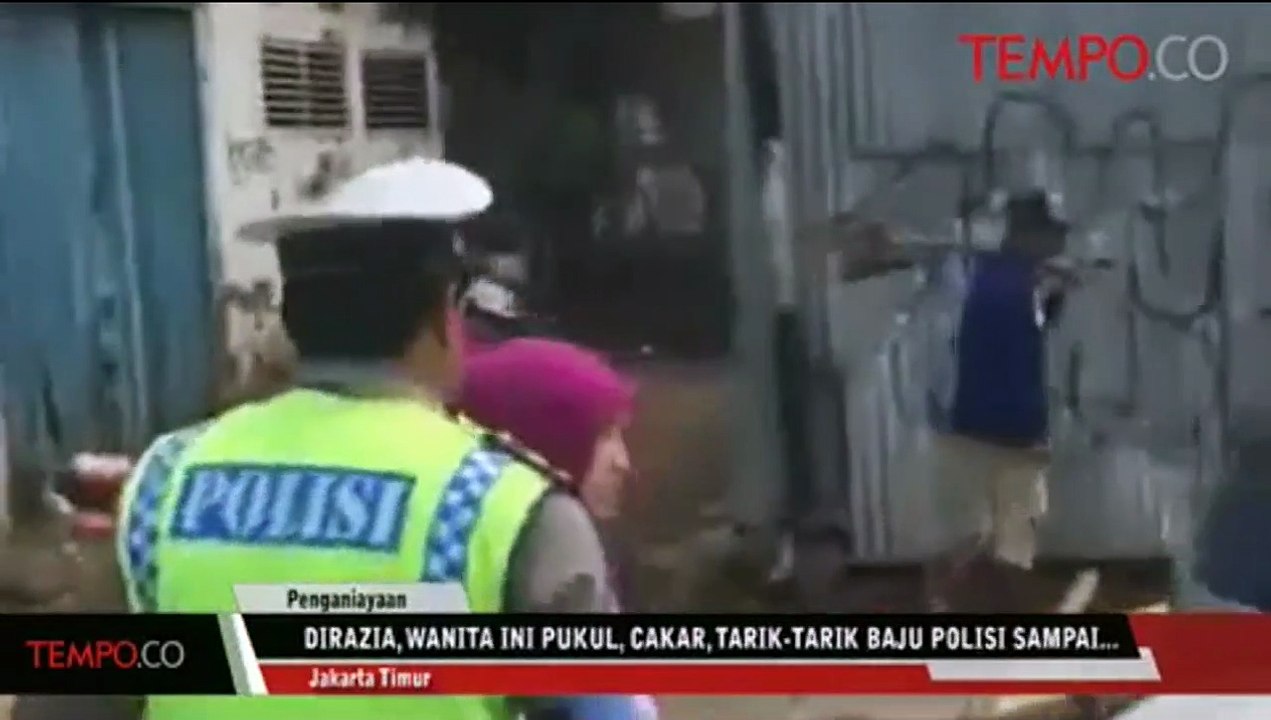 Dirazia, Wanita Ini Pukul, Cakar, Tarik-Tarik Baju Polisi sampai...