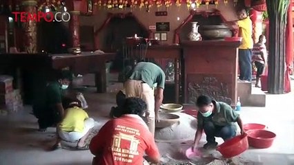 Jelang Imlek, Ritual Ayak Abu di Klenteng Boen San Bio