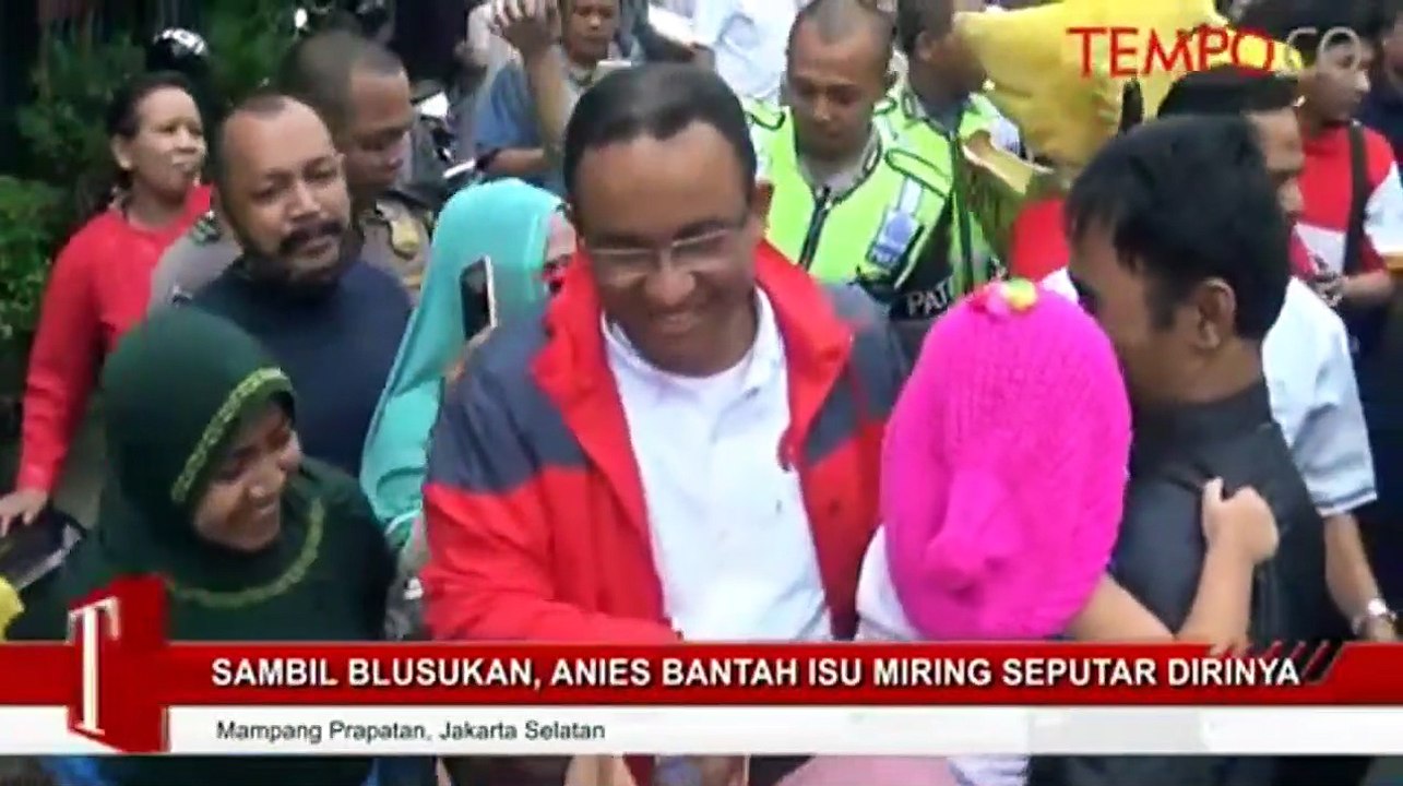 Sambil Blusukan, Anies Bantah Isu Miring Seputar Dirinya