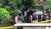 Begini Penggeledahan Rumah Pelaku Serangan Pos Pol Tangerang