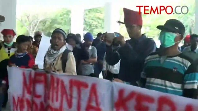Masyarakat Adat Berunjuk Rasa Tolak Perda Bupati Jadi Raja