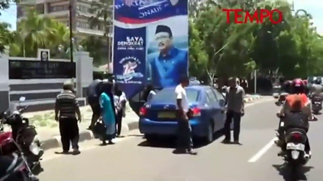 Puluhan Sopir Taksi Demo Memprotes Taksi Online