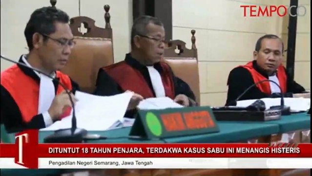 Dituntut 18 Tahun Penjara Terdakwa Kasus Penyeludupan Sabu Ini Histeris
