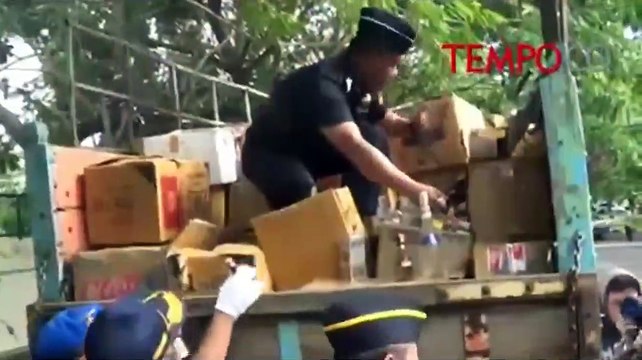 33 Juta Batang Rokok dan 52 Ribu Botol Miras Dimusnahkan