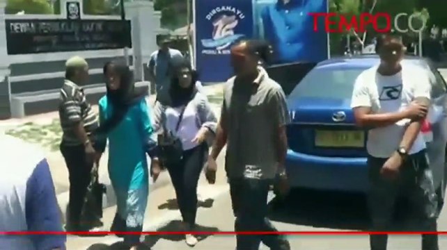 Puluhan Sopir Taksi Demo Memprotes Taksi Online