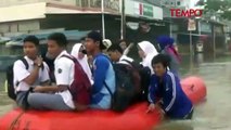 Banjir Putus Akses Jalan Regency  Tangerang