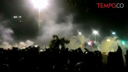 Demo 4 November Makin Ricuh, Truk Polisi Dibakar