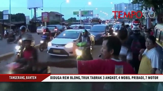 Rem Blong, Truk Tabrak 3 Angkot, 4 Mobil Pribadi, 7 Sepeda Motor
