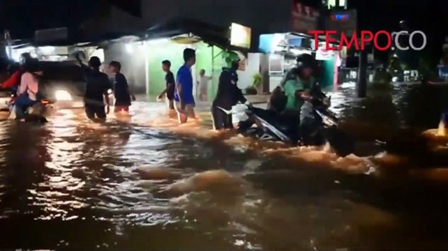 Ratusan Rumah di Tangsel Terendam Banjir Setinggi 2 Meter