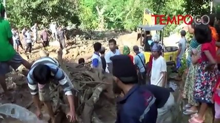 Puluhan Rumah Hancur Diterjang Longsor, Dua Kampung Terisolasi