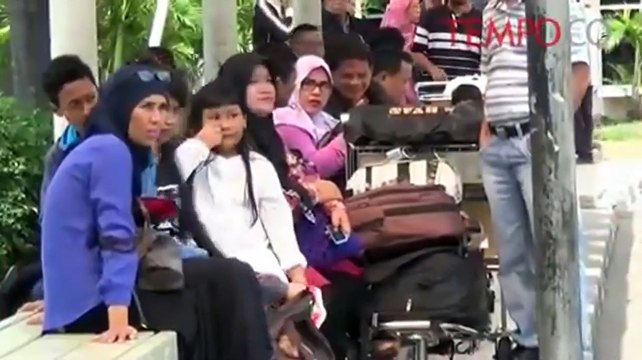 Demo Sopir Taksi, Penumpang di Bandara Telantar
