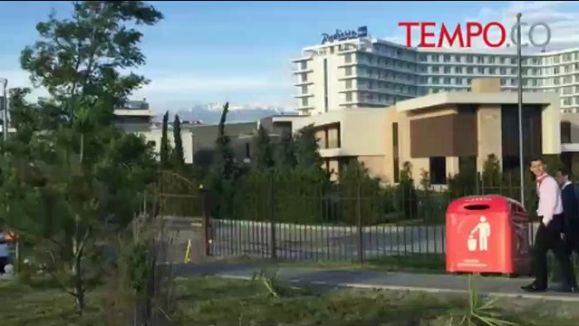 Masuk Angin, Menteri Susi Bersepeda di Pantai Rosa Khutor Rusia