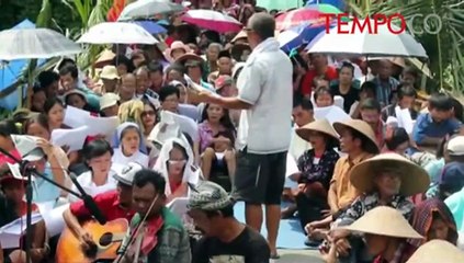 Unik, Misa Natal Petani Digelar di Atas Dam Jembatan